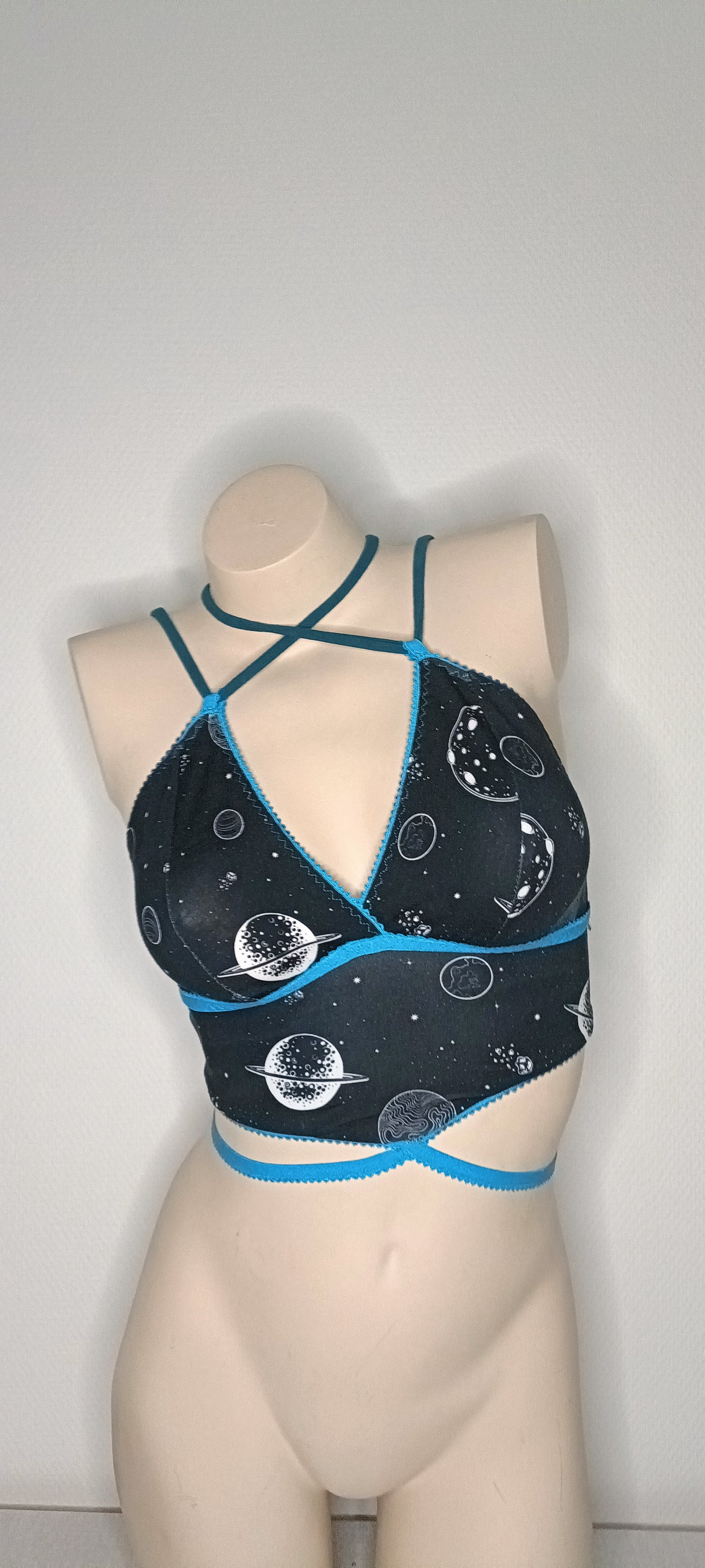 Zwarte planeten bralette goddess