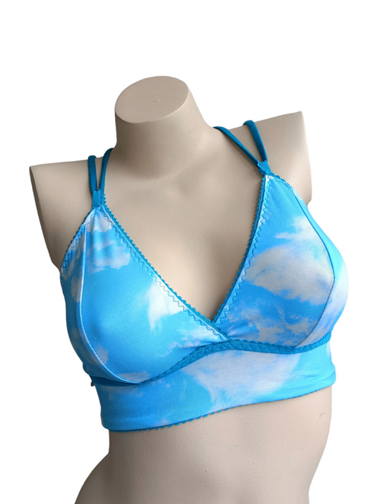 Baby blauwe wolken Bralette